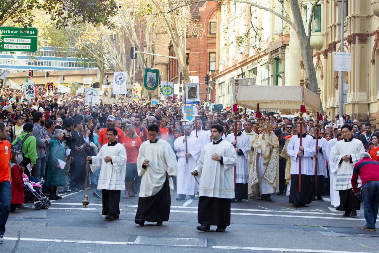 Catholics 'Walk with Christ' | Cradio