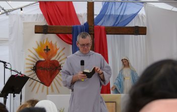 Fr Anthony Mary speaking at Immaculata Mission School 2016 01